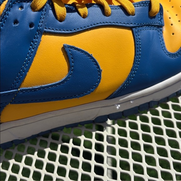 EUC Nike University Of Michigan Dunks - Picture 8 of 10